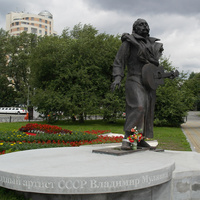 Памятник Мулявину