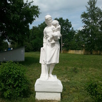 Скульптура на территории Ступинской больницы