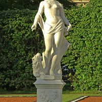 Статуя в парке