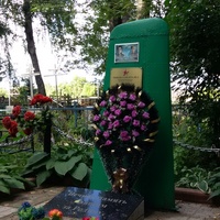 Памятник на захоронении лётчкиков погибших в войну.