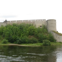 Ивангородская крепость, вид с эстонской стороны, другой ракурс