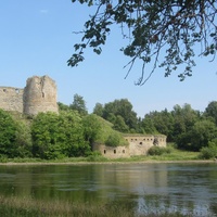 Ивангородская крепость, вид с эстонской стороны, другой ракурс