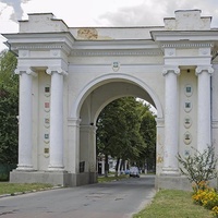 Новгород-Северский. Триумфальная арка.