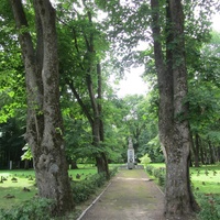 Аллея к мемориалу павшим в освободительной войне 1918-1920гг
