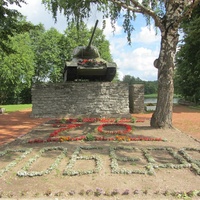 Нарва,  Jõesuu, монумент танк Т-34, другой ракурс