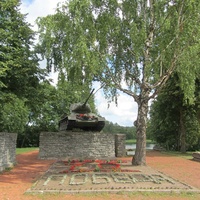 Нарва,  Jõesuu, монумент танк Т-34, другой ракурс