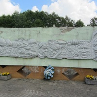 Нарва, Памятник в честь 30-летия Победы