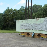 Нарва, Памятник в честь 30-летия Победы