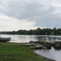 Нарва, частный сектор, вдоль реки