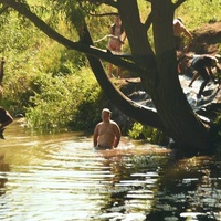 Жара. Дети купаются в речке Самовчик