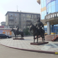 Статуи воинов хишигтэнов (гвардейцев) в Улан-Удэ