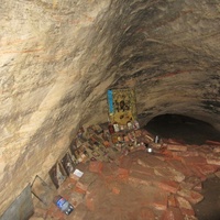 Доложская пещера