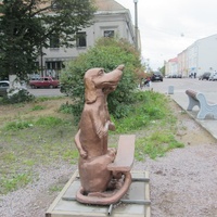 Сортавала, скульптура в скверике " Как кошка с собакой"