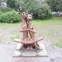 Скульптура "Как кошка с собакой"