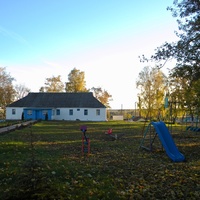 Здание школы в селе Петровка
