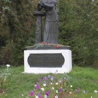 Винниково. Памятник Надежде Плевицкой.