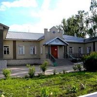Здание больницы в селе Бобровы Дворы