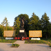 Братская могила 51 советского воина