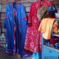 Экспозиции внутри дома-юрты в деревне Малый Хужир (Бурятской деревне)