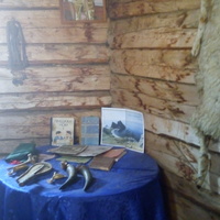 Экспозиции внутри дома-юрты в деревне Малый Хужир (Бурятской деревне)