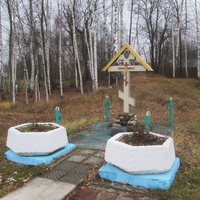 Памятный крест на месте разрушенного храма в Горках.