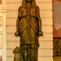 В фойе Павловского дворца