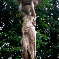Скульптура в парке села Веселое