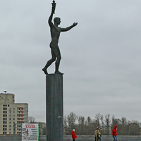 Статуя спортсмена