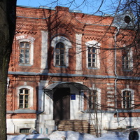 Один из корпусов ШГПУ, бывшее духовное училище, в котором в 19 веке учился Цветаев И.В., основатель музея имени Пушкина.