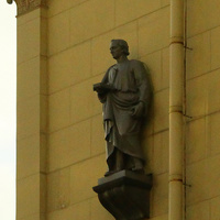 Статуя на Новом Эрмитаже
