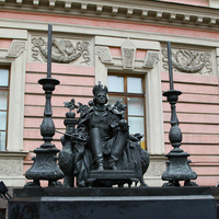Памятник Павлу I во дворе Михайловского замка