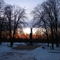 Памятник на Братской могила более 1000 советских воинов