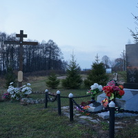 Памятник и памятный крест