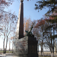Теплое. Памятник героям-артиллеристам.