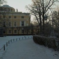 Вид на Павловский дворец