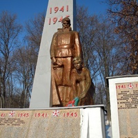 Братская могила 84 советских воинов