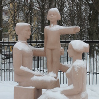 Белгород. Скульптура у театра кукол.
