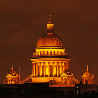 Вид на Исаакиевский собор ночью