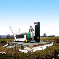 Братская могила 169 советских воинов на сельском кладбище