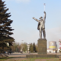 Памятник металлургу