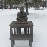 Памятник шахматисту Паулю Кересу