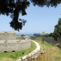 Одноимённая столица Родоса, крепостные стены