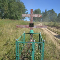Могила неизвестного солдата возле дороги на Обухово