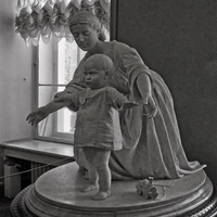 Русский музей. Скульптура "Первый шаг".