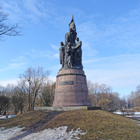 Парк "Екатерингоф". Памятник героям Краснодона.