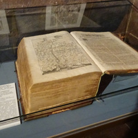 Музей истории религии. Зал Апокалипсиса. Библия 1649 года издания.