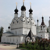 Свято-Троицкий монастырь, где покоятся Петр и Феврония