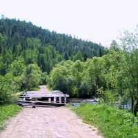 Деревня Рассоха.  Река Олха. Старый мост