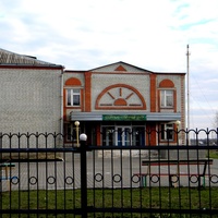 Здание школы в селе  Плотавец