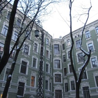 Двор Колобовского дома